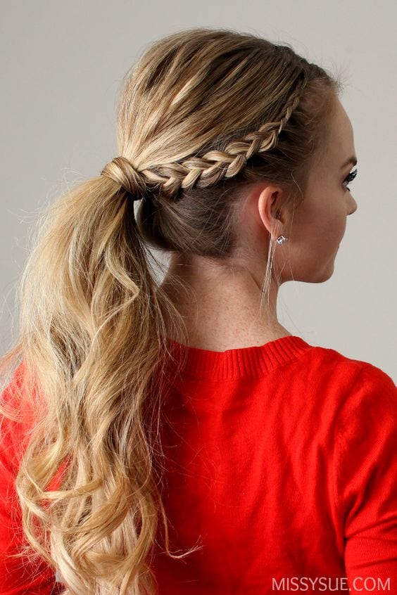 3 Curly Ponytail Hairstyles To Compliment Your Everyday Outfit (564 x 846 Pixel)