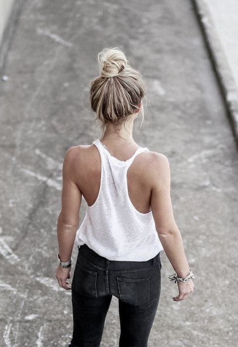 Tie knot top