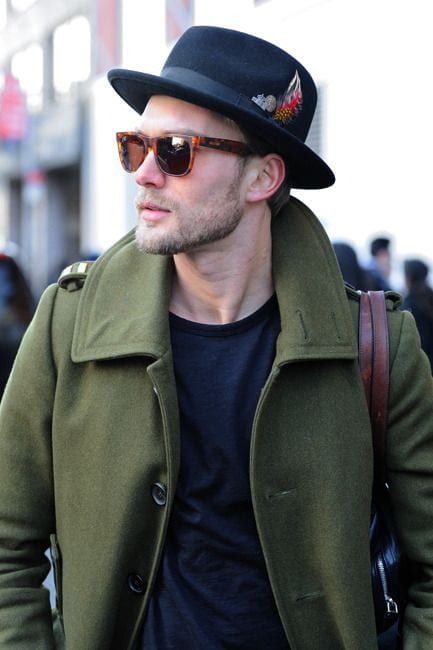 pie hat with feathers for men