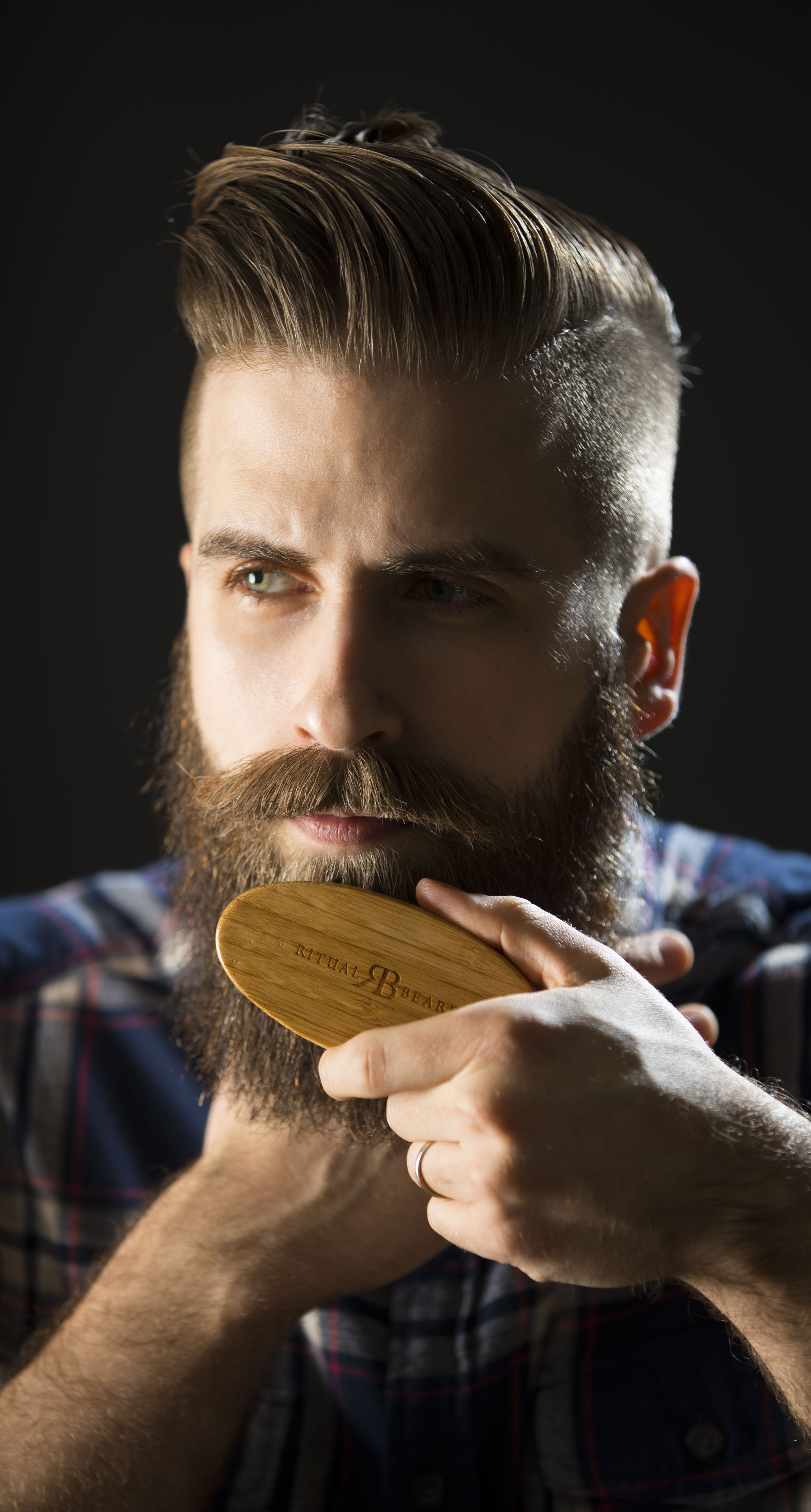 Boar Bristle Beard Brushes For Menhttps://images-na.ssl-images-amazon.com/images/I/71EF5LLgcpL._SL1500_.jpg
