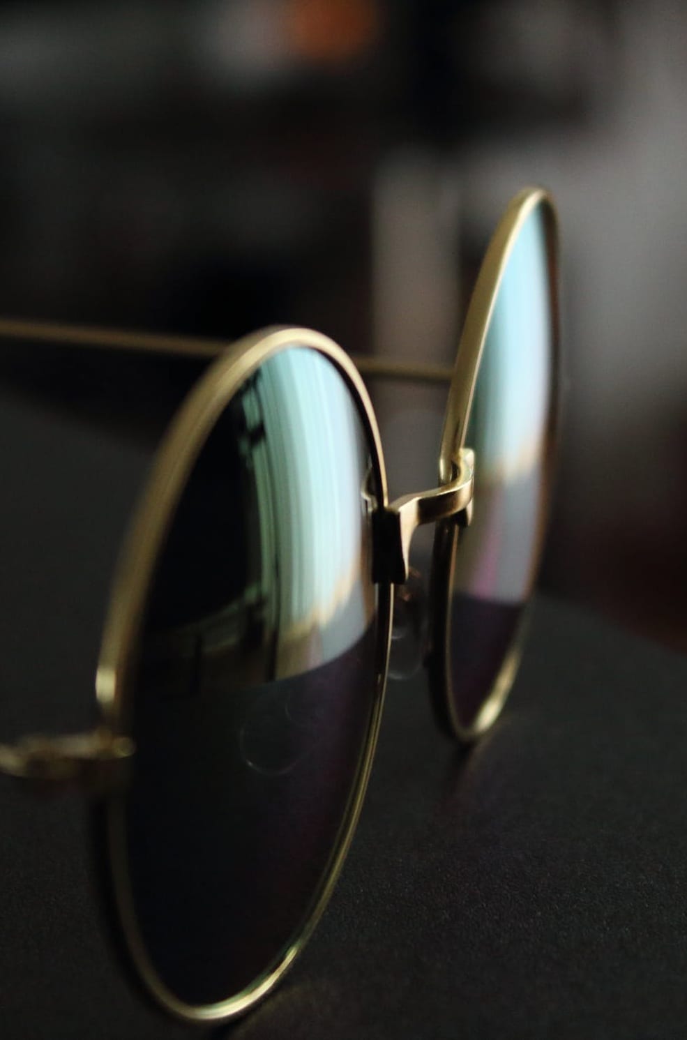 round framed sunglass
