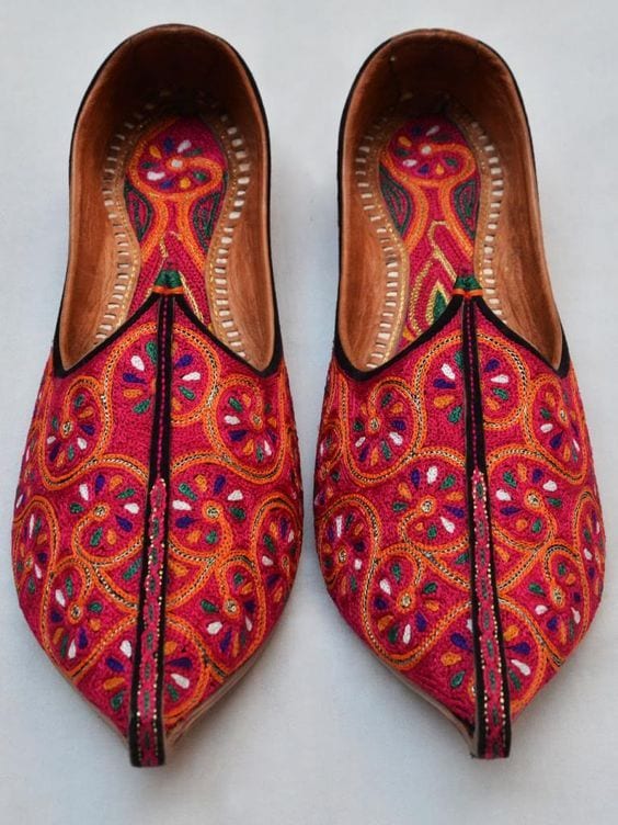 footwear for wedding Mojari