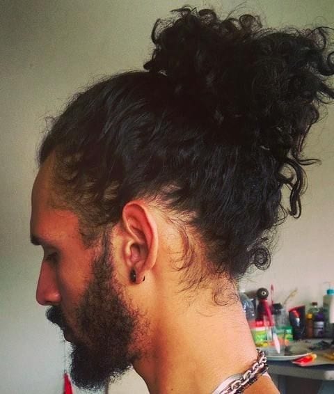 messy man bun