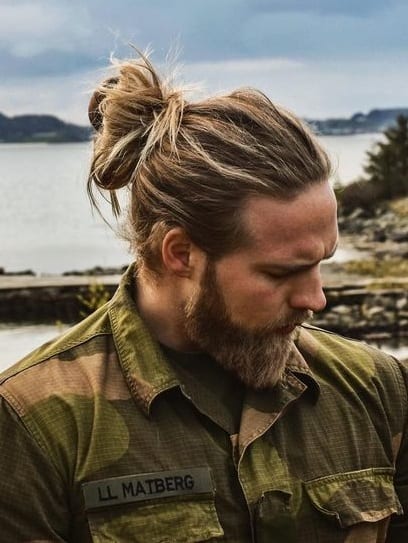 messy man bun