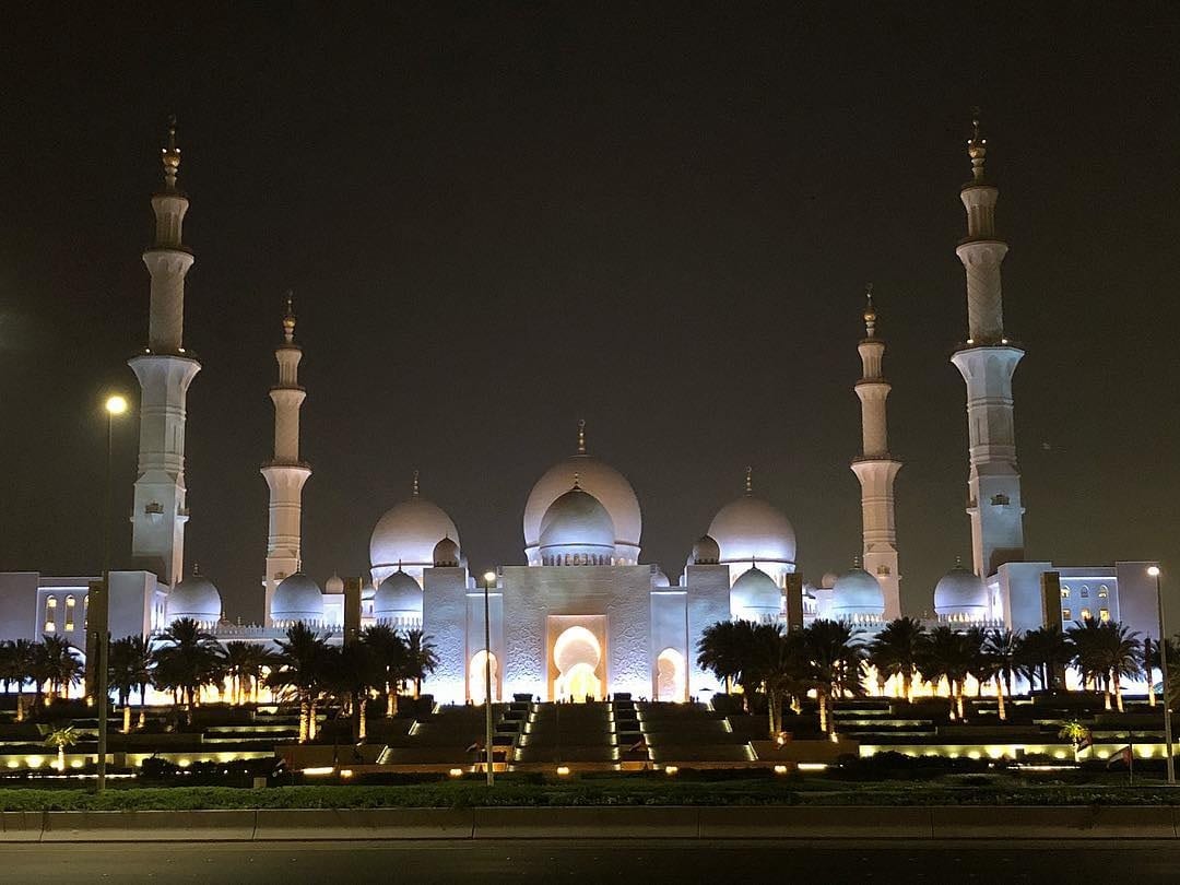 night view of Sheikh Zayed Grand palace in dubai