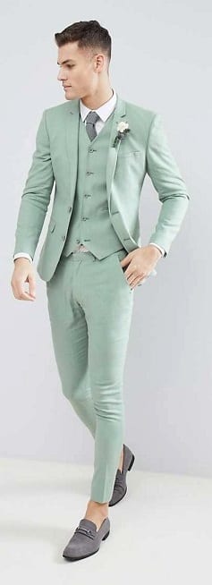 Stylish Tailored Suit For Men To Try