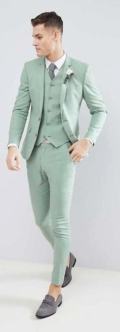 Stylish Tailored Suit For Men To Try