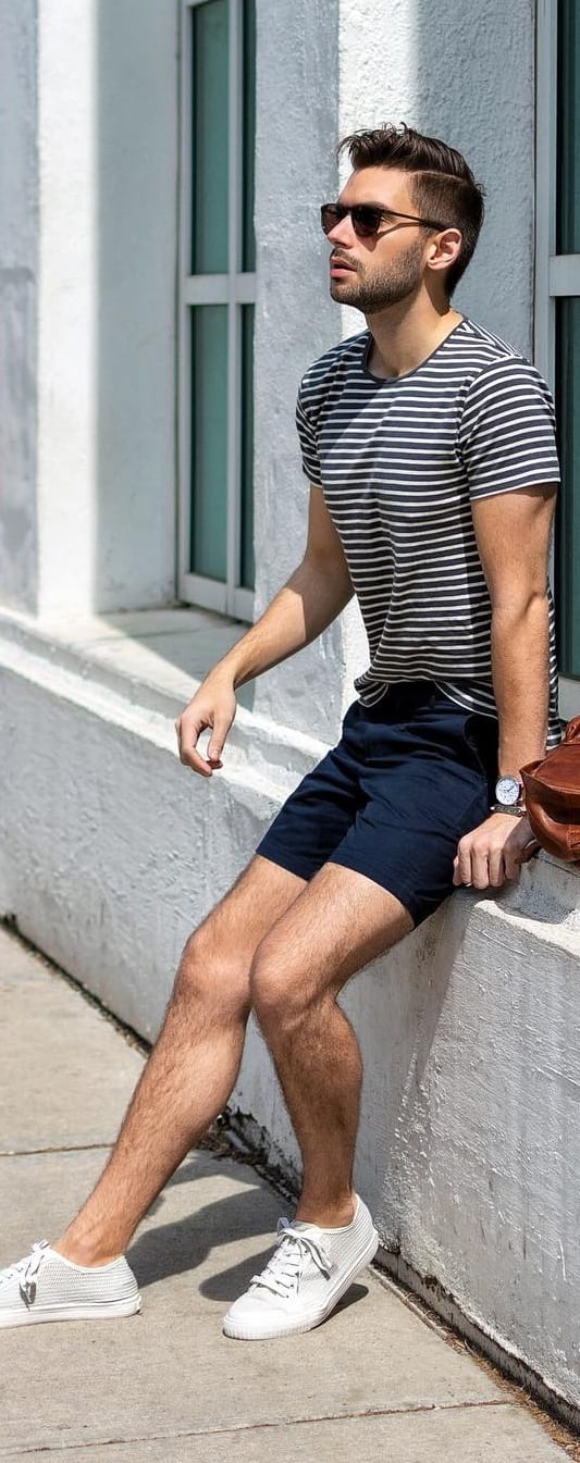 Black T-shirt With Chino Shorts Outfit Ideas For Men