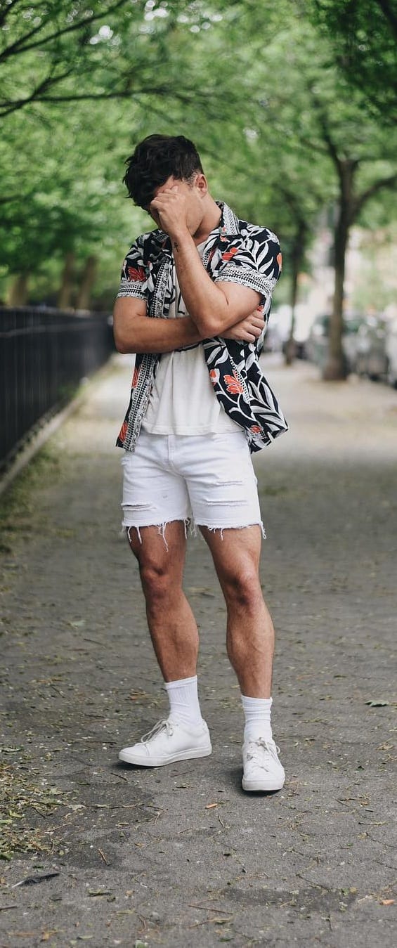 Best Hawaiian Outfit Ideas For Guys