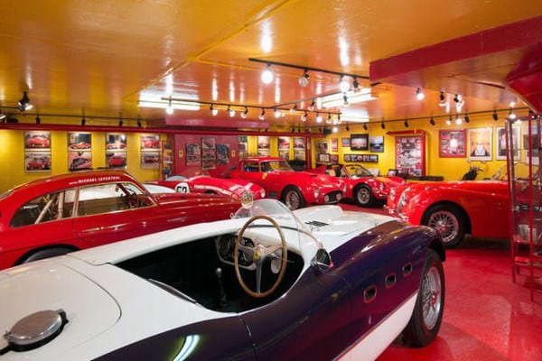 DREAM GARAGE FOR FERRARI VINTAGE CARS