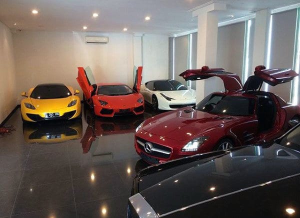 GARAGE FOR LUXURY CAR