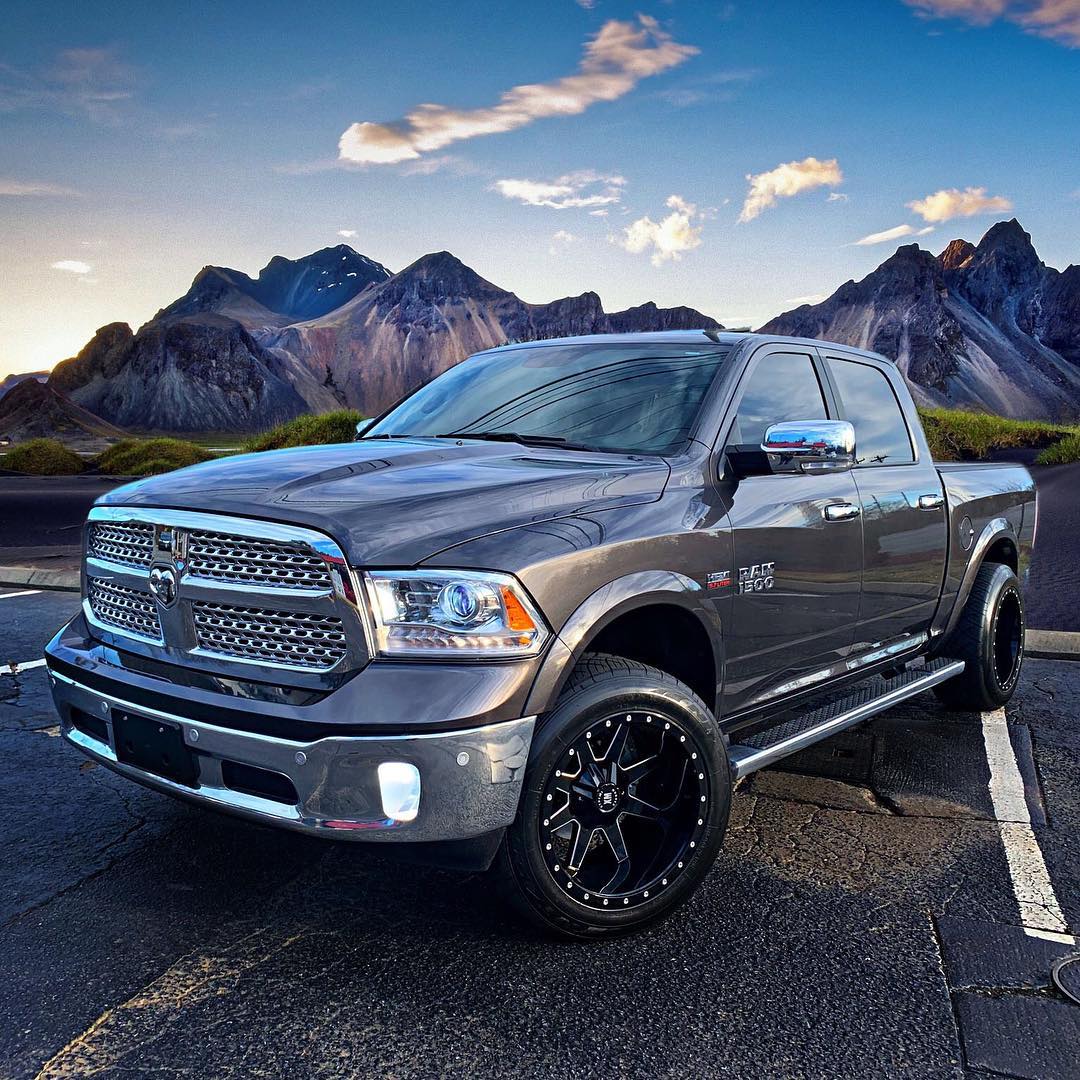 RAM 1500 SILVER CHROME TRUCK