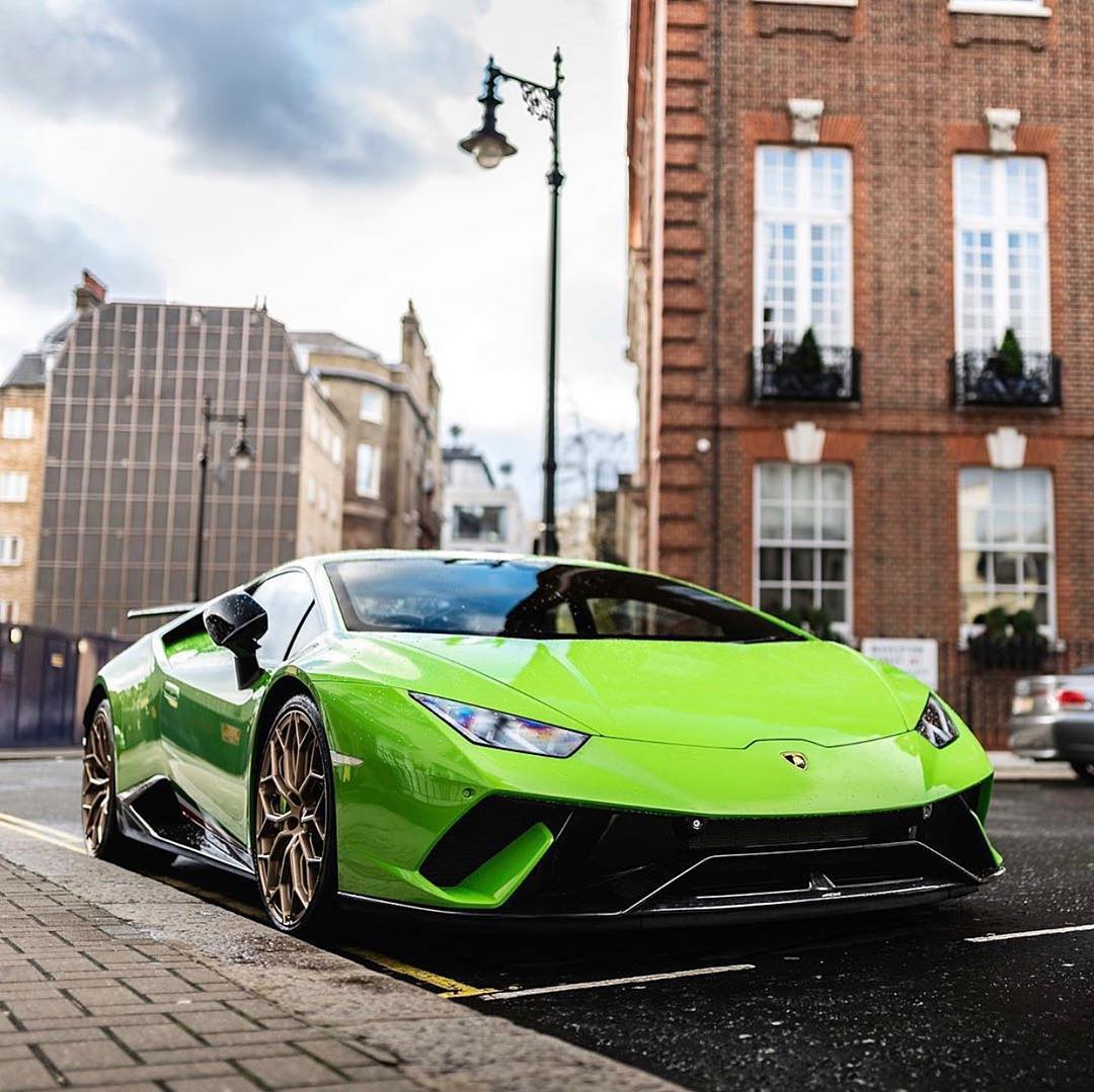 SUPERCAR LAMBORGINI HURACAN