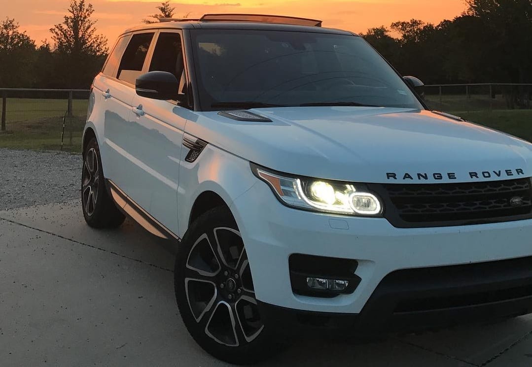 WHITE RANGE ROVER