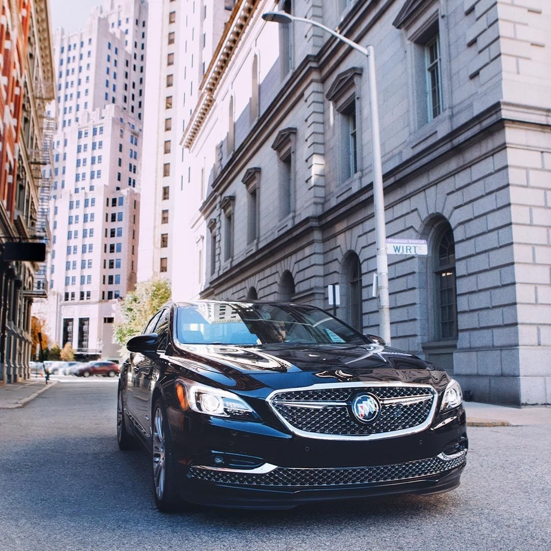 BLACK AVENIR BUICK CAR