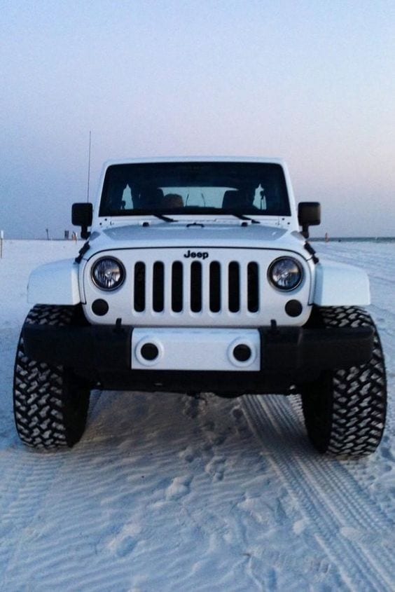 JEEP DESERT WHITE CAR