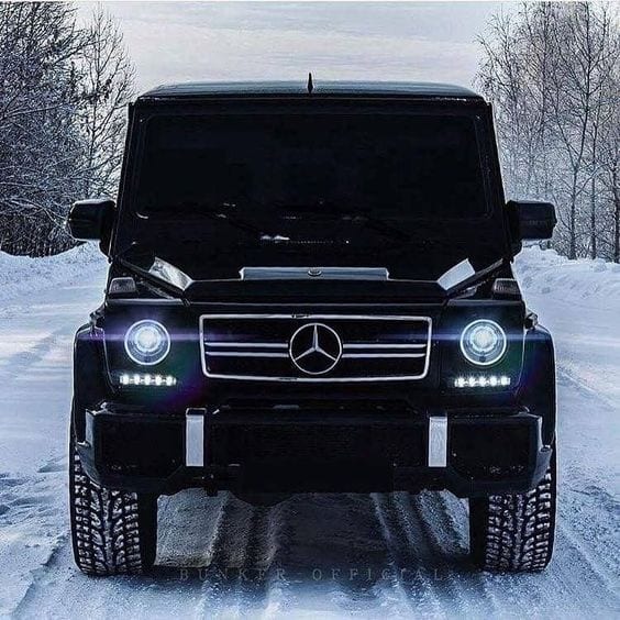 MERCEDES BLACK G WAGON SNOW