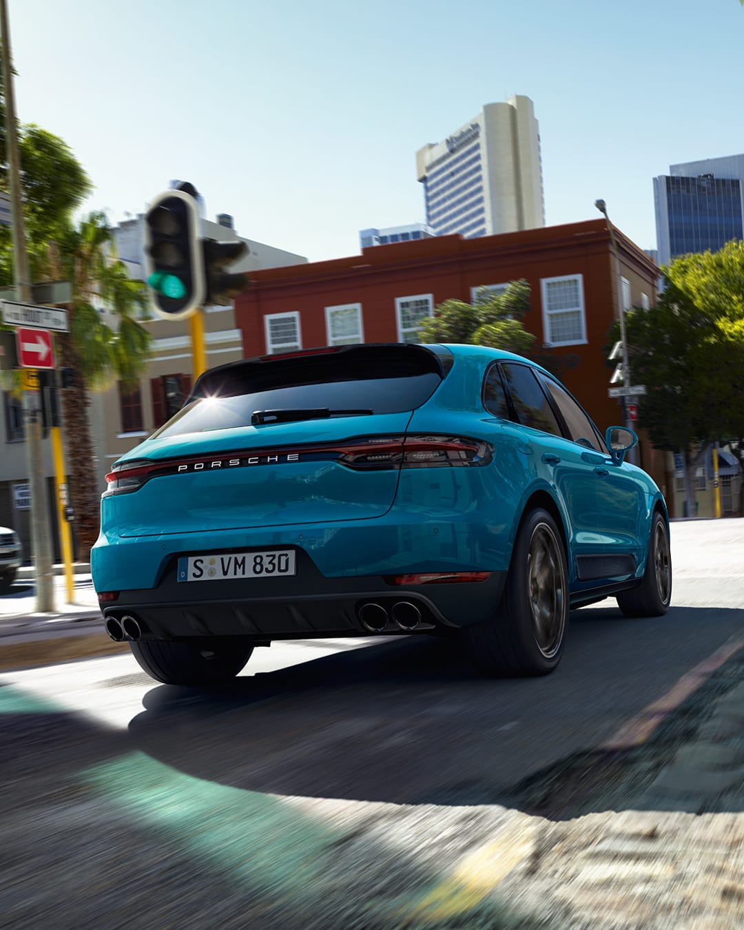 PORSCHE MACAN BLUE CHROME