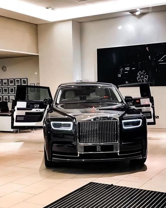 ROLLS ROYCE BLACK CHROME SHOWROOM