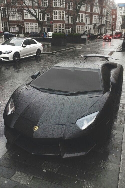 LAMBORGHINI BLACK ON THE STREETS