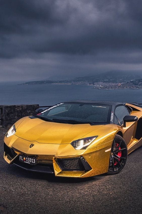 LAMBORGHINI BY THE BEACH