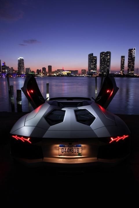 LAMBORGHINI BY THE SEA