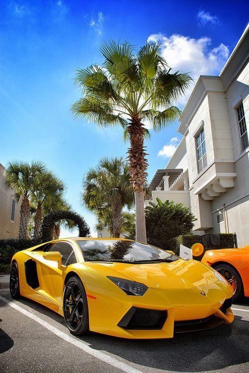 LAMBORGHINI YELLOW IN CITY