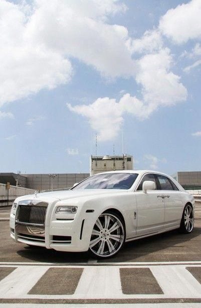 ROLLS ROYCE WHITE CLOUDS