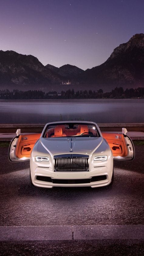 White, Rolls-Royce Dawn,