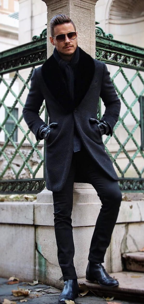 Black Coat, Scarf and Gloves for the Winter Look