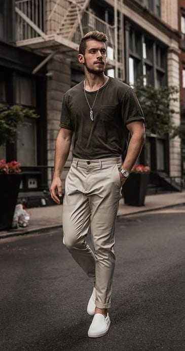 Plain-Simple-T shirt- Chinos-Casual Outfit
