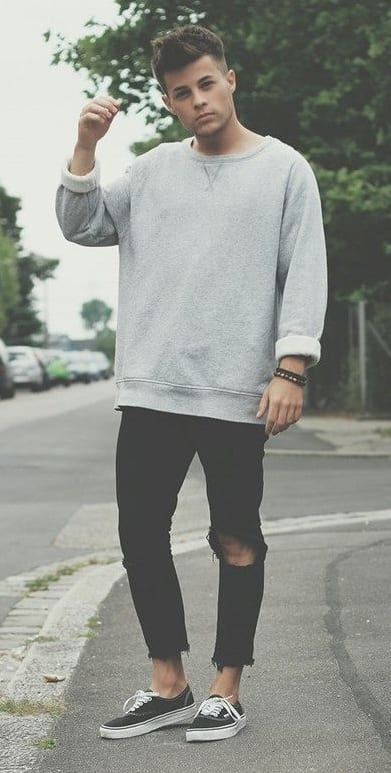 Ripped-Jeans-and-Oversized-Sweat.-Urban-Street-Style