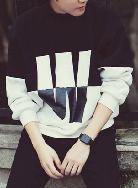 a-monochrome-sweatshirt-1