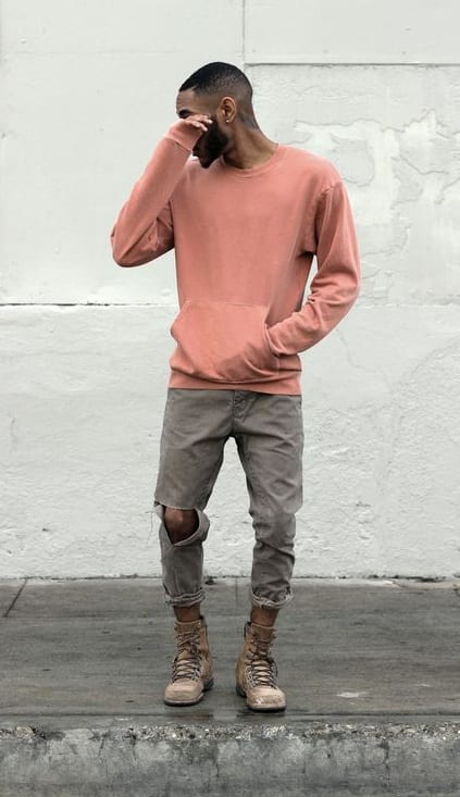 simple-yet-stylish-outfit-salmon-sweatshirt-ripped-jeans-with-boots