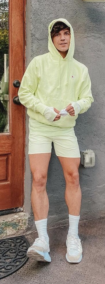 Pastel Outfit Trends 2021