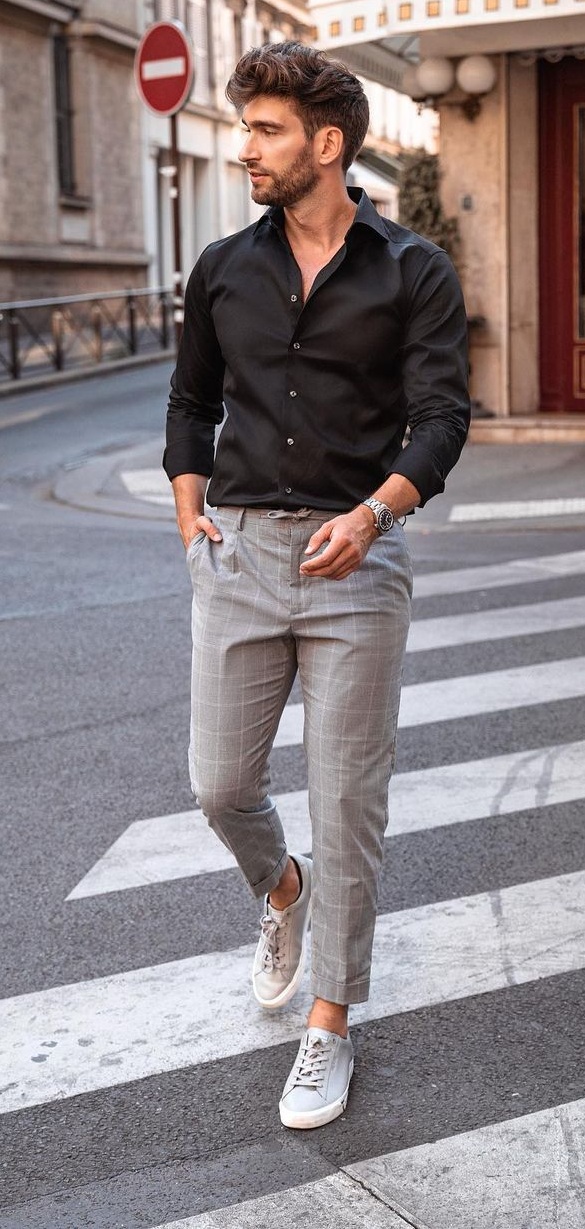 Checkered Trousers Styled With Black Shirt and Sneakers