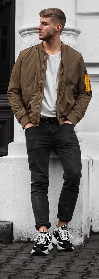 Cool Olive Green Bomber Jacket Outfit For Men To Rock