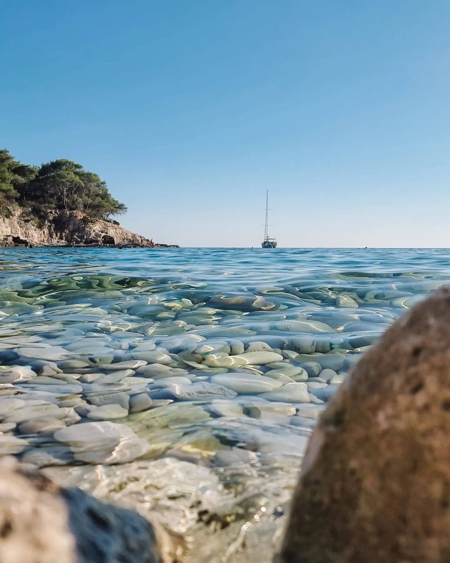 Beaches here give you exactly what you want low crowd and peaceful vibe