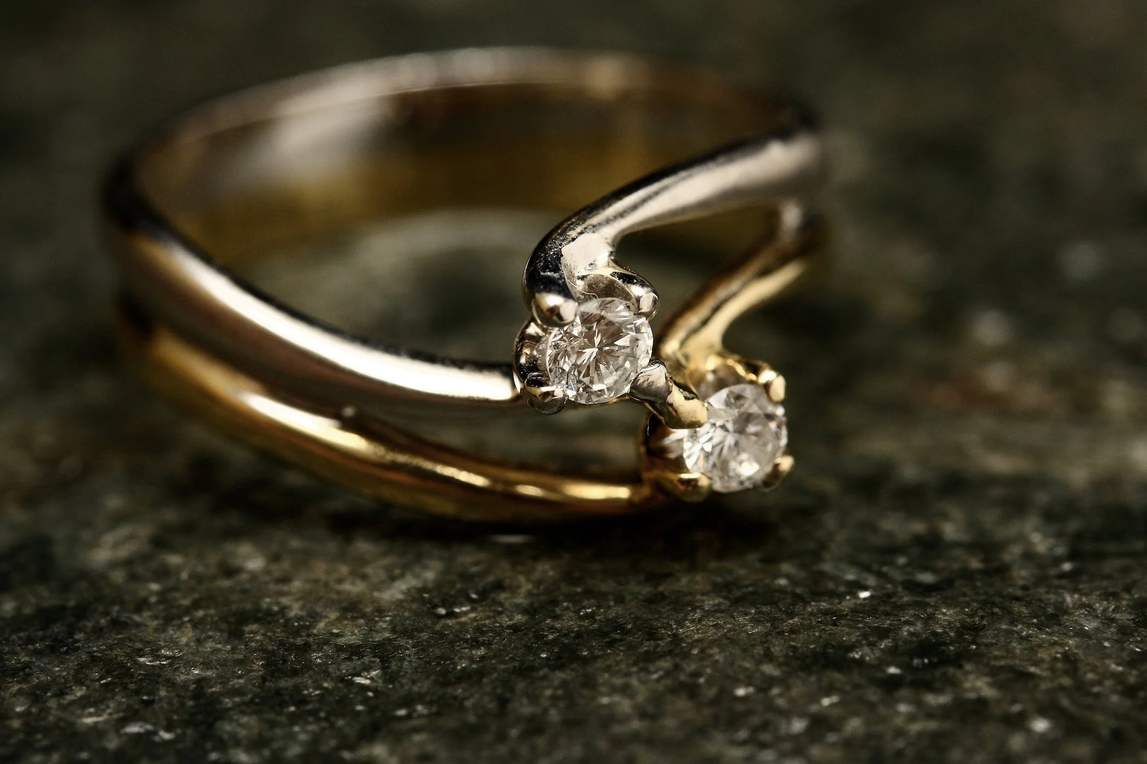 What Makes a Diamond From Rare Carat a Perfect Wedding Anniversary Gift?