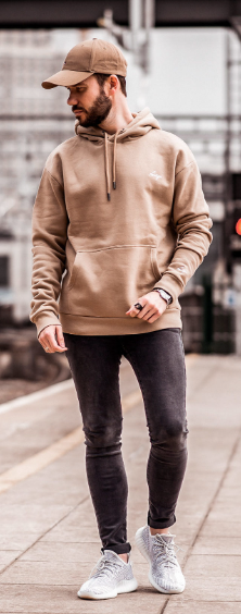 BEIGE COLOR HOODIE IN BROWN COLOR AND FADED BLACK DENIMS