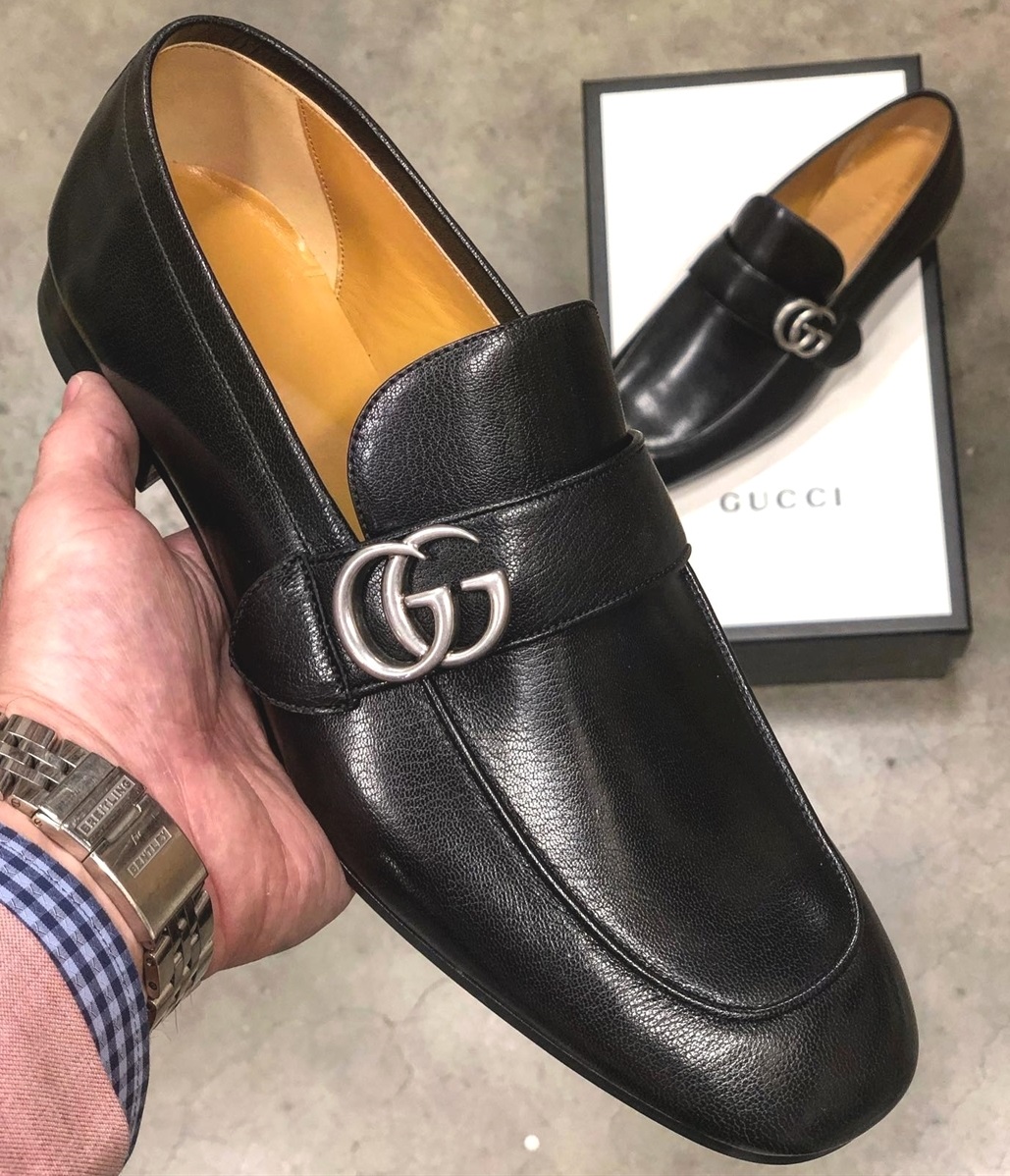 Gucci loafers in black color being a must-have product