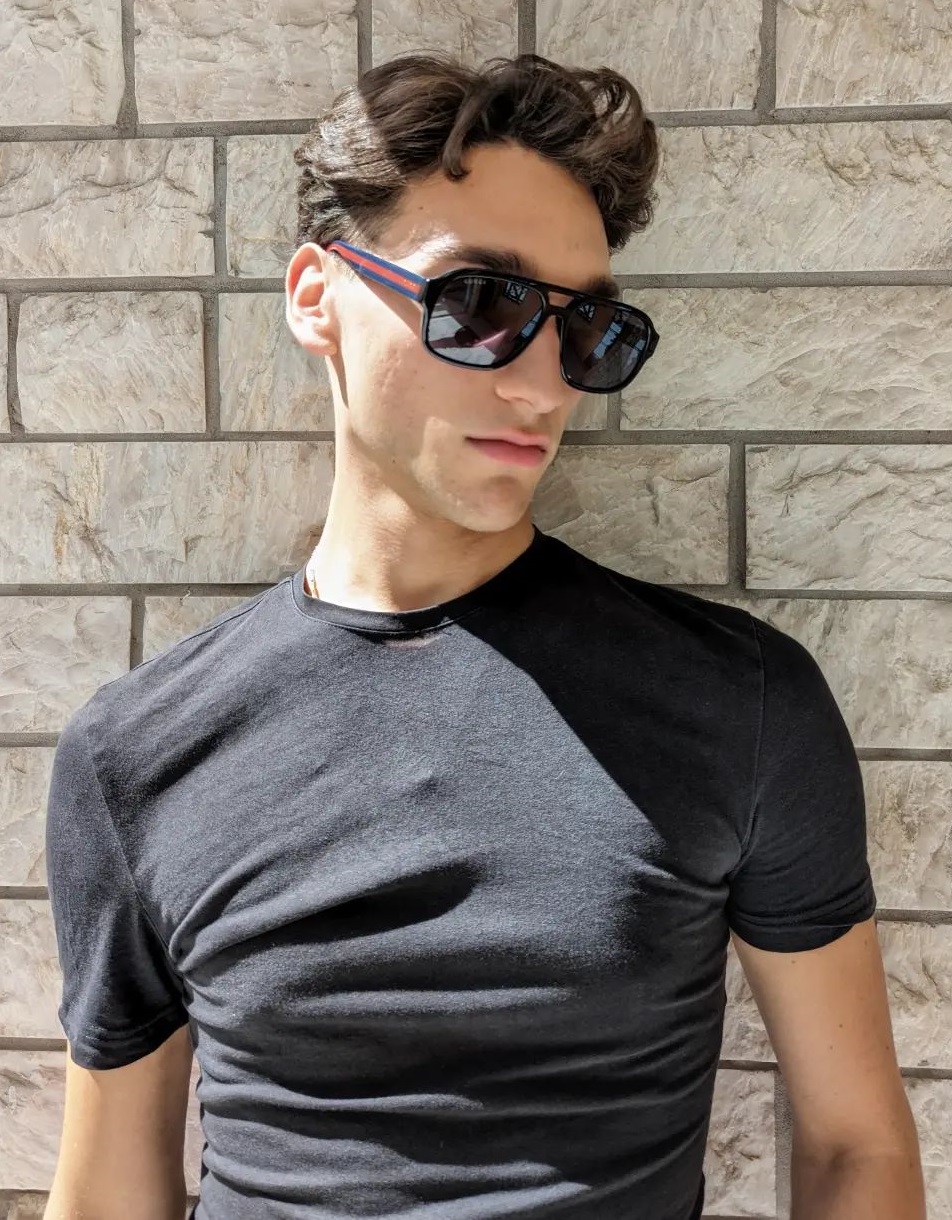 Gucci sunglasses with a black tshirt