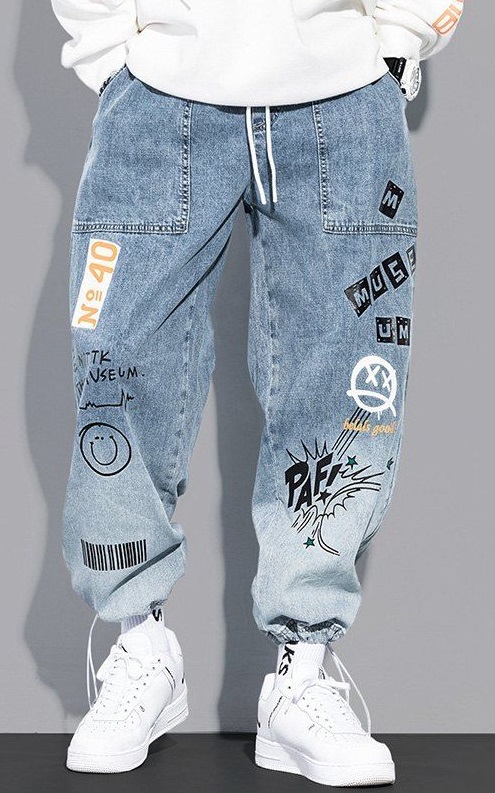 printed cargo denims with white sneakers