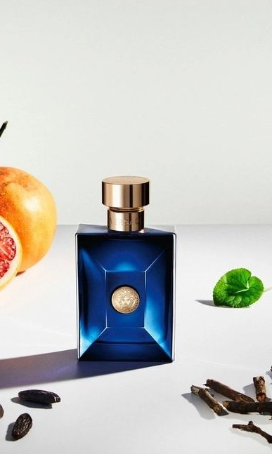 Versace Dylan Blue Perfumes for Men to apply on a Date 1