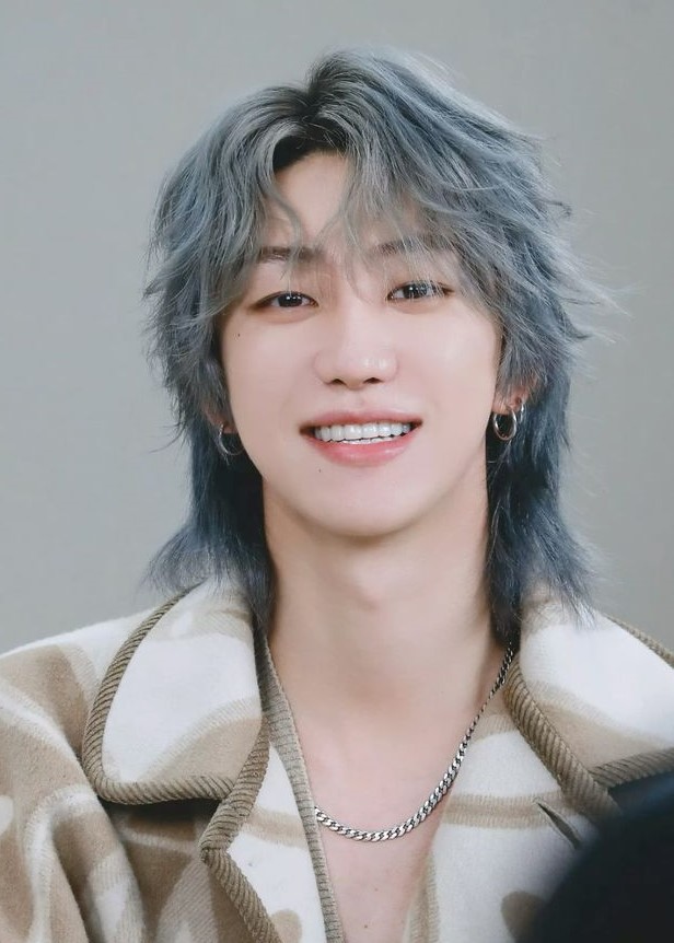 Stylish Wavy Medium Mullet